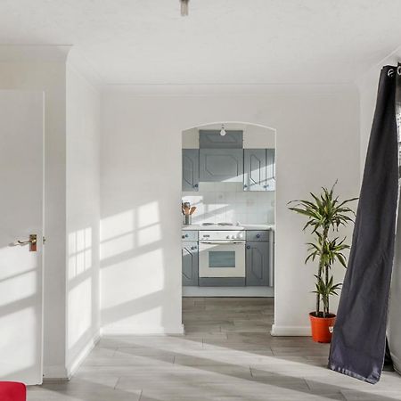 Cozy Luton Town Centre Retreatアパートメント エクステリア 写真