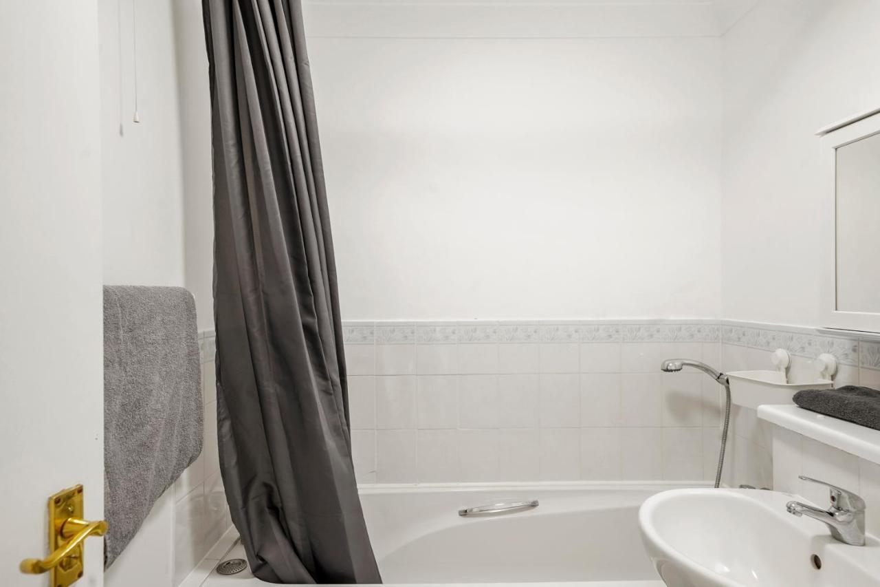 Cozy Luton Town Centre Retreatアパートメント エクステリア 写真