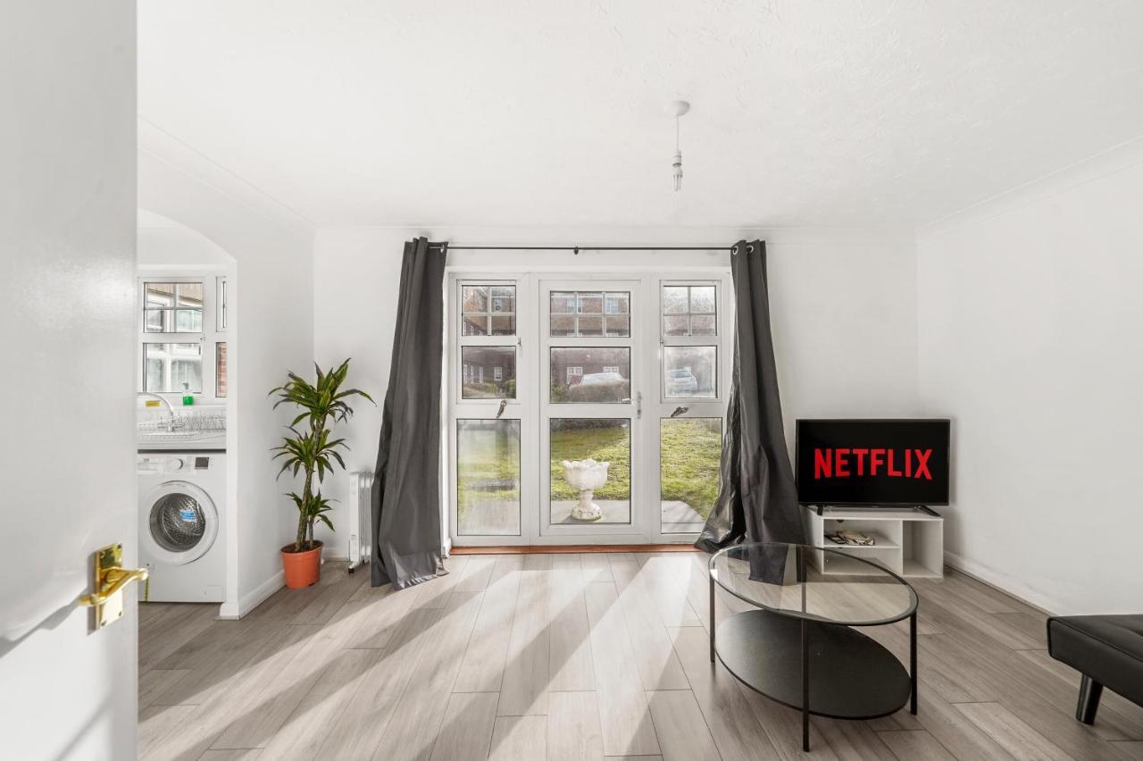 Cozy Luton Town Centre Retreatアパートメント エクステリア 写真