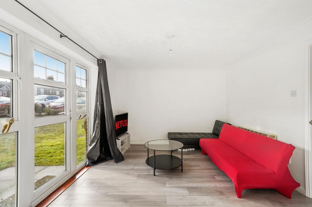 Cozy Luton Town Centre Retreatアパートメント エクステリア 写真